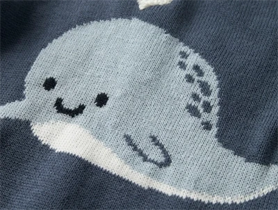 Name It striktrøje i blå nuance med jacquard hval detalje