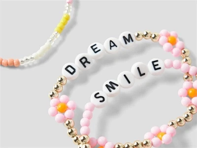 Name It børnearmbånd cradle pink med perler og bogstaver