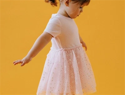 Name It kjole i lyserød nuance med blomsterprint og tyl