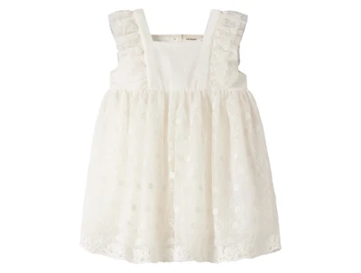 Lil' Atelier kjole i rahvid nuance med tylbroderi set forfra