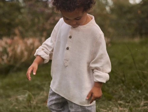 Lil\' Atelier skjorte i rahvid nuance pa barn med lange aermer