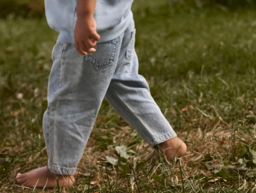 Lil\' Atelier jeans i bla nuance pa barn med los pasform