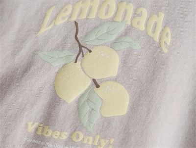 Name It t-shirt i chateau gray med print detalje