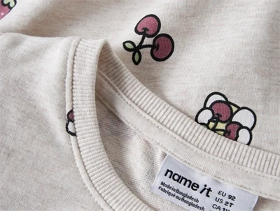 Name It sweatshirt i beige nuance med Hello Kitty print detalje