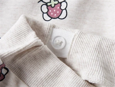 Name It sweatpants i beige nuance med Hello Kitty print detalje