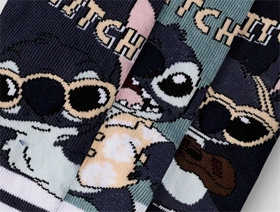 Name It strømper i blå med Stitch motiv tæt detalje