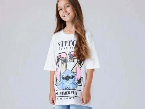 Name It t-shirt i bright white med Stitch print set på model
