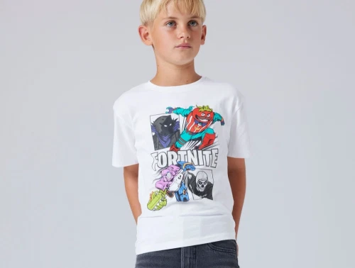 Name It t-shirt i bright white med Fortnite print set på model