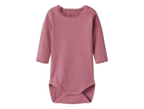 Name It body i rosa nuance med rib og blondekanter
