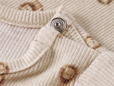Name It body i råhvid nuance detalje med trykknapper og løveprint