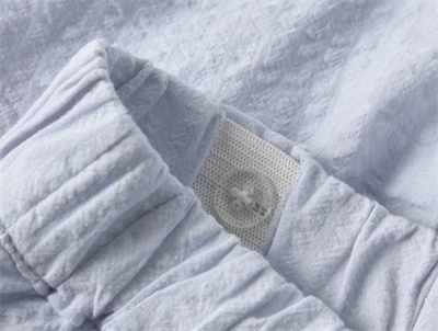 Lil Atelier shorts i lyseblå nuance med struktur detalje