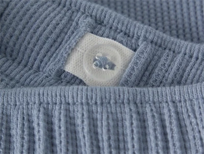 Lil Atelier shorts i blå nuance med struktur detalje