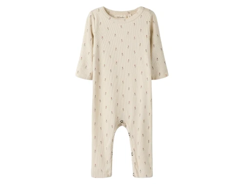 Lil\' Atelier natdragt i råhvid nuance med blomsterprint set forfra