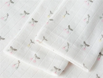 Name It leggings cloud dancer kirsebærprint detalje