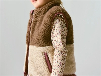 Name It teddyvest i beige og brun nuance wistful mauve set forfra