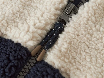 Name It teddyvest dark sapphire med kontrastfarver