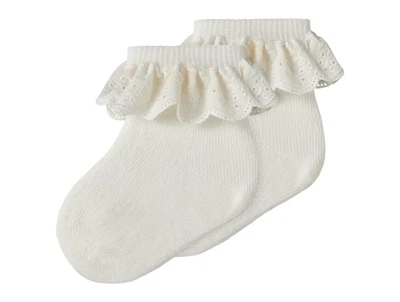 Lil' Atelier strømper 2-pak i råhvid nuance med flæsekant