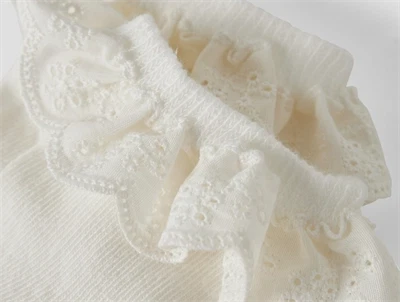 Lil\' Atelier strømper coconut milk med blondekant