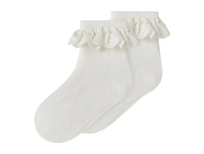 Lil' Atelier strømper 2-pak i råhvid nuance med flæsekant