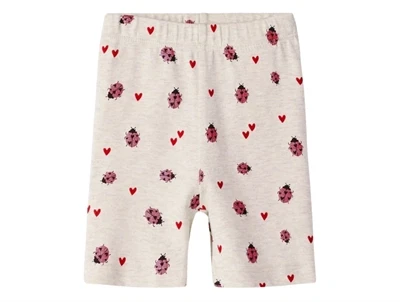 Name It biker shorts i beige nuance med mariehøneprint forfra