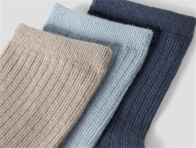 Name It strømper i beige nuance med rib struktur detalje