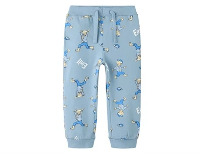 Name It sweatpants i lyseblå med Emil fra Lønneberg allover print