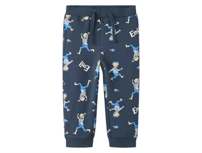 Name It sweatpants i mørkeblå med Emil fra Lønneberg allover print