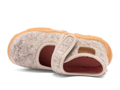 bisgaard maddy hjemmesko i sandfarvet uld set fra siden