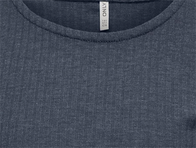 Kids ONLY t-shirt i ombre blue med flæsedetaljer detalje