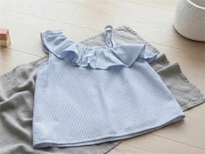 Kids ONLY cloud dancer/clear sky stribet one-shoulder top