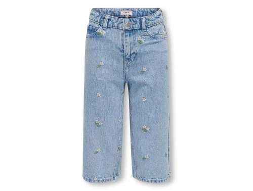 lyseblå denimshorts med broderede blomster fra Kids ONLY, set forfra