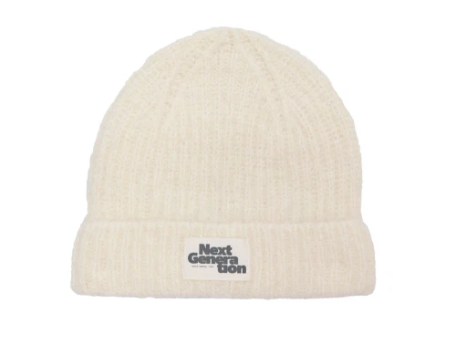 KIDS ONLY beanie i råhvid nuance med ribstruktur og logo foran