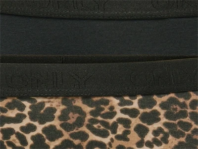 Kids ONLY briefs med leopardprint og sort elastik detalje closeup