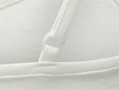 Kids ONLY top hvid med strop detalje closeup