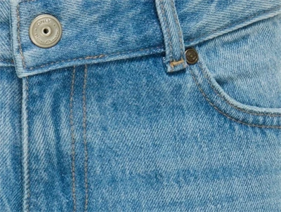Detaljebillede af KIDS ONLY jeans medium blue med brede ben til piger