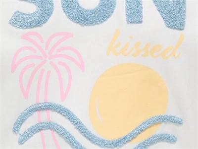 Kids ONLY sweatshirt i råhvid med struktur i print closeup