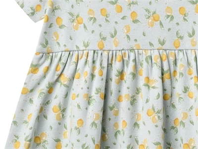 Wheat Anna kjole i summer blue med citronprint detalje