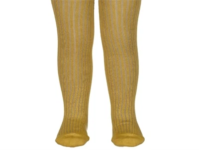 Milkywalk strømpebukser i amber med ribstruktur båret