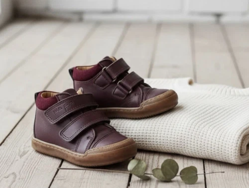 Pom Pom sneaker dark plum med velcro