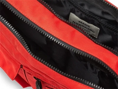 Mads Nørgaard Cappa taske rød set oppefra med lynlås og rum