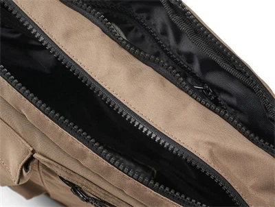 Mads Nørgaard Cappa taske brun set oppefra med lynlås og rum