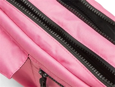 Cappa taske fra Mads Nørgaard i fuchsia pink med flere rum og logo