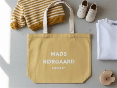 Mads Nørgaard Athene mulepose safari