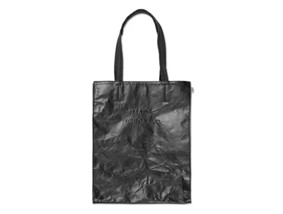 Mads Nørgaard Crinckle Journey tote bag sort med lange hanke og præget logo