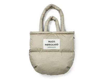 Mads Nørgaard taske i laurel oak med to sæt hanke