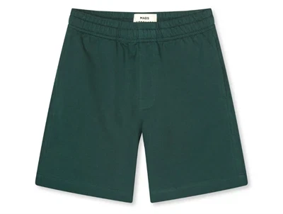 Shorts fra Mads Nørgaard i grøn farve set forfra