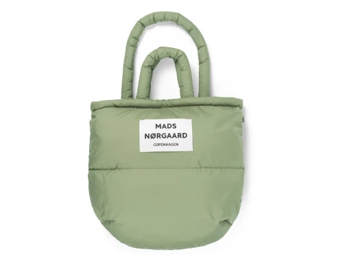 Mads Nørgaard quiltet taske oil green med dobbelte hanke og synligt logo