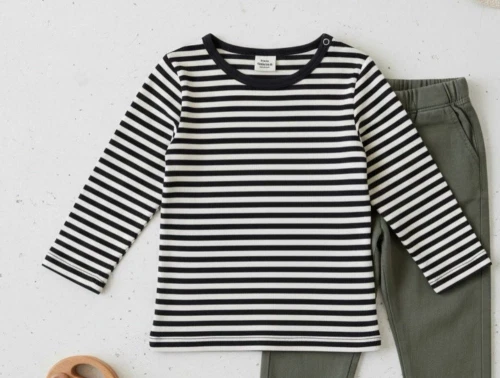 Mads Nørgaard Tobinino t-shirt sort med råhvide striber