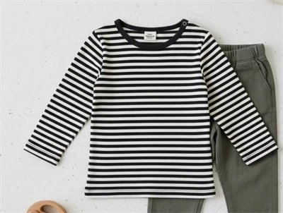 Mads Nørgaard Tobinino t-shirt sort med råhvide striber