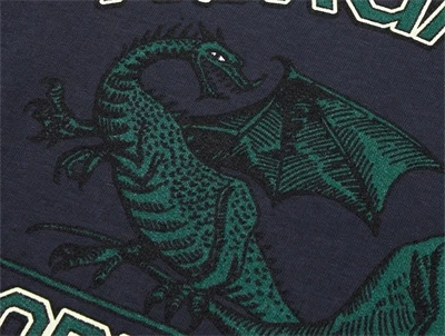 Mads Nørgaard mørkeblå sweatshirt drageprint nærbillede